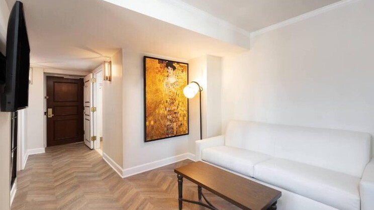 Luxe One-Bedroom King Suite